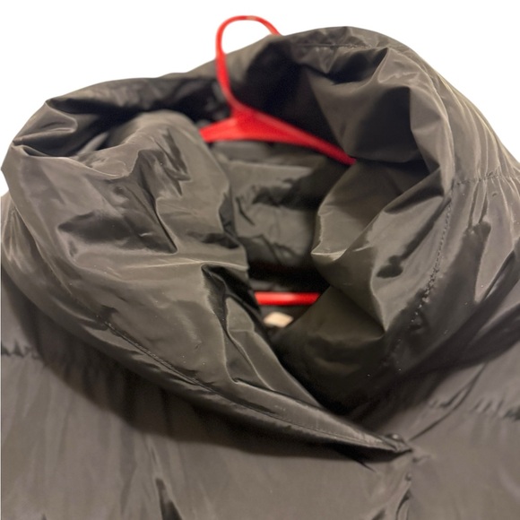 Alia Black Puffer Vest, new WITHOUT TAG - Picture 11 of 11